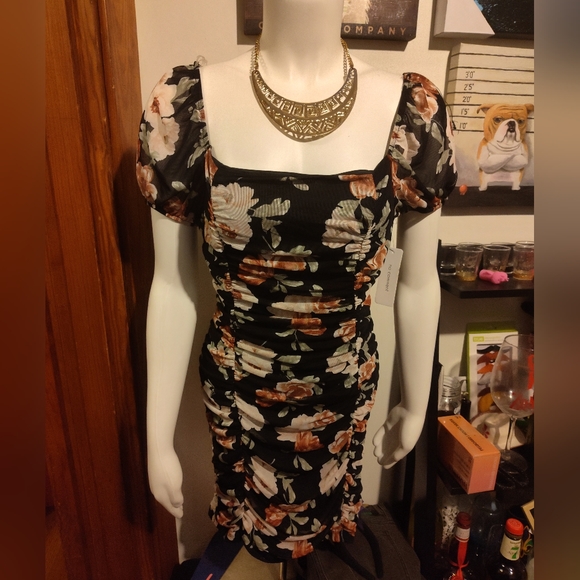 On or Off Shoulder New Dress (Large) - Picture 2 of 5